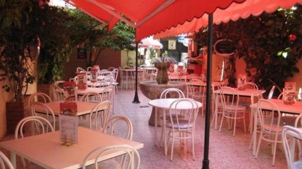 Pension Casa Austria Calella Bagian luar foto