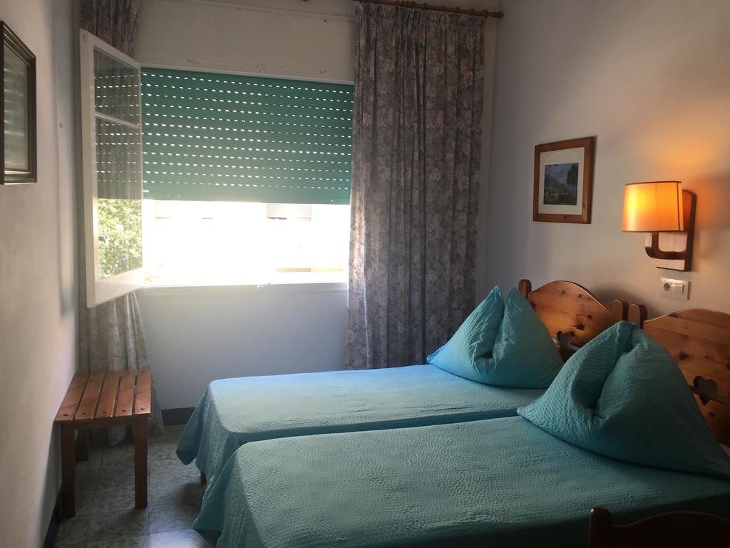 Pension Casa Austria Calella Bagian luar foto