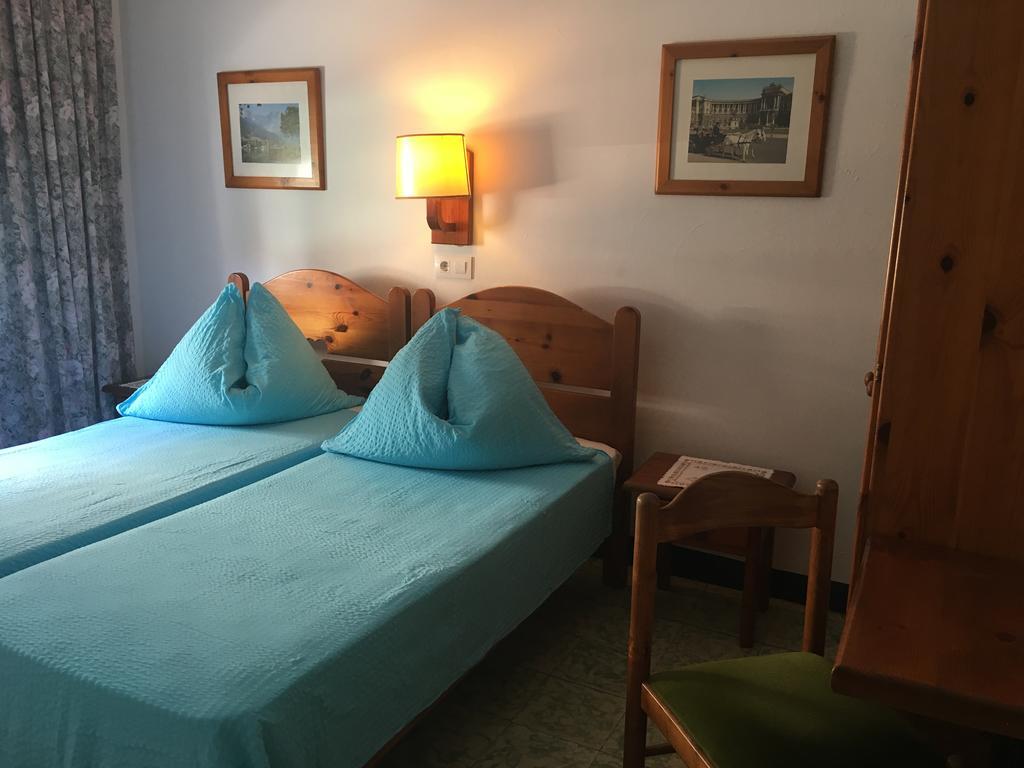 Pension Casa Austria Calella Bagian luar foto