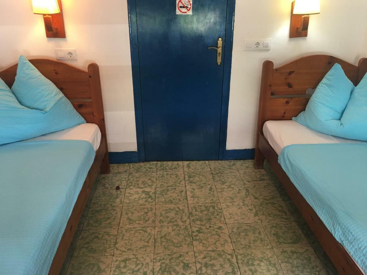 Pension Casa Austria Calella Bagian luar foto