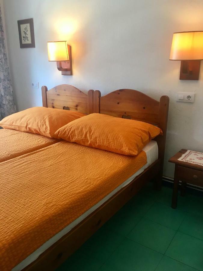 Pension Casa Austria Calella Bagian luar foto